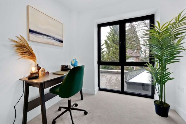 Stunning semi-detached new home in development of just three contemporary houses. - Photo 1