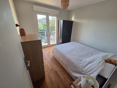 Location Appartement 4 pièces 81m² - Photo 4