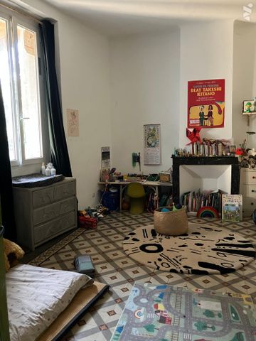 Mas ancien rénové, avec terrain autour, jardin ombragé à l’arrière, jardin avec mazet à l’avant - Photo 2