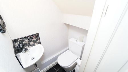 5 bedroom semi-detached house to rent - Photo 2