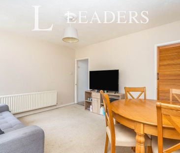 2 bedroom house to rent Gordon Road, Fareham, PO16 - Photo 2