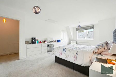 4 bedroom end of terrace house to rent - Photo 2