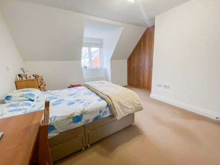 3 bed terraced house to rent in Denton Way, Langley, SL3 - Photo 3
