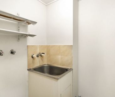 Two Bedroom Unit Stones Throw Away From Broadwater! - Photo 5
