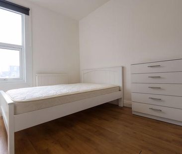 4 bedroom flat to rent - Photo 6