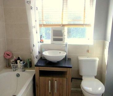 Thorncliffe Way, Ansley Common, CV10 - Photo 4