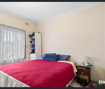 Comfort, Space & Location in the Heart of Bulleen - Photo 3