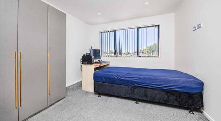 3 Bedroom Modern Town house - Photo 3