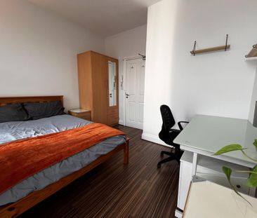 1 bedroom in a house share to rent - Photo 3