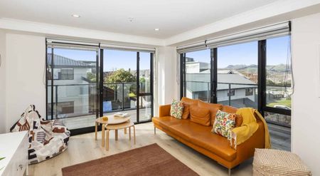 Two Bedroom, Two Bathroom City Pad - Photo 3