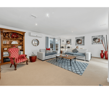 SPACIOUS FAMILY LIVING IN A PEACEFUL COURT LOCATION - Photo 2