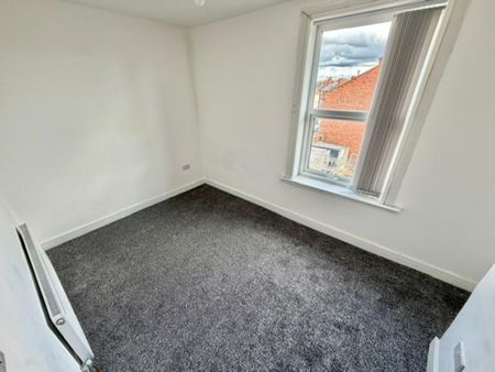 4 bedroom semi-detached house to rent - Photo 5