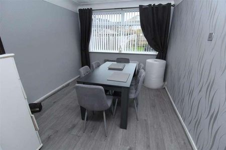 Taunton Drive, Aintree Village, Liverpool, L10 - Photo 2