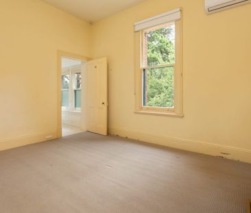 Seize Stirling from a soulful hideaway - Photo 6