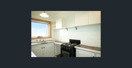 Spacious 3-Bedroom Home with Ocean Views in Parklands - Photo 3