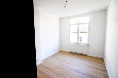 Quartier Louise! Magnifique Appartement NON MEUBLE une chambre - Photo 2