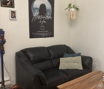 Disponible maintenant - 3 et demi - Rénové - Quartier St-Jean Baptiste - Photo 2