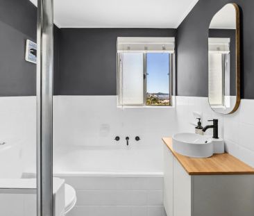 Sunlit Coastal Haven with Spectacular Ocean Views - Photo 4