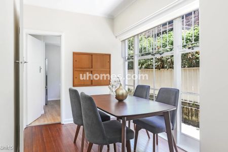 4Bedrooms, 2Bathrooms - Photo 2