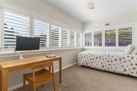 Immaculate 3 bedroom 2 bathroom home - Photo 5