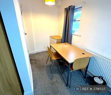 1 bedroom in a house share to rent - Photo 3