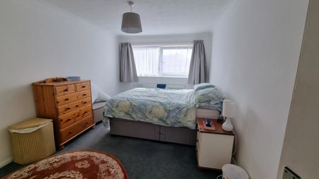 A 2 Bedroom Flat Instruction to Let in Bexhill on Sea - Photo 5