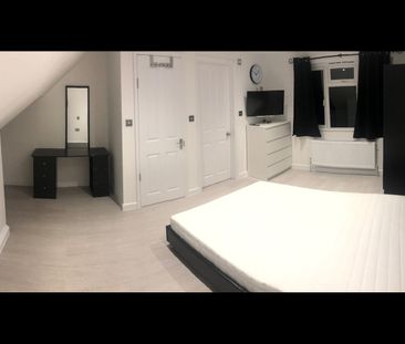 Room in a Shared House, Abbotts Road, CR4 - Photo 4