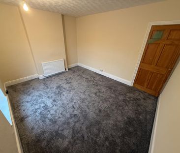 2 bedroom end of terrace house to rent - Photo 4