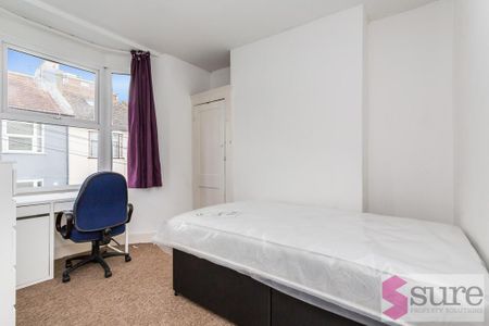 4 bedroom terraced house to rent - Photo 3