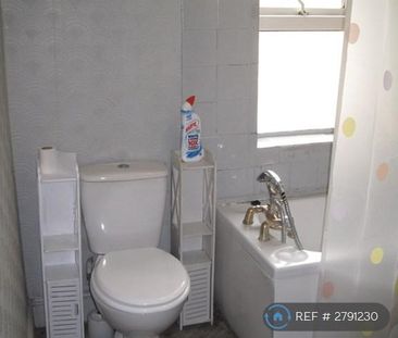 3 bedroom terraced house to rent - Photo 6