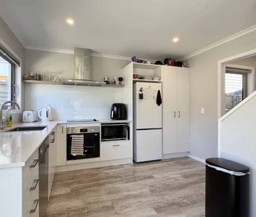 3 bedroom home in Lower Hutt - Photo 4