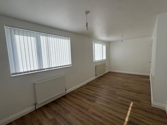 4 bedroom semi-detached house to rent - Photo 1