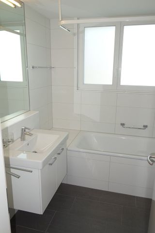 Moderne Wohnung in ruhigem Quartier - Photo 4