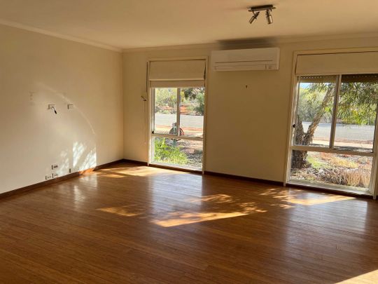 SPACIOUS 4 BEDROOM FAMILY HOME - Photo 1