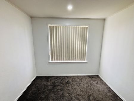 MANUREWA, 3 BEDROOMS - Photo 3