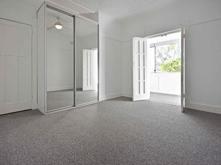 TOP FLOOR OVERSIZED TWO BEDROOM PLUS SUNROOM APARTMENT - Photo 2