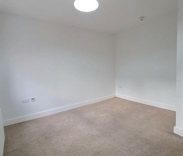 3 bedroom flat to rent - Photo 3