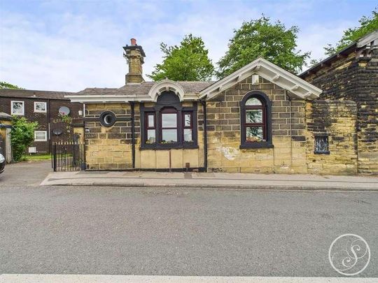 Potternewton Lane, Leeds, LS7 - Photo 1