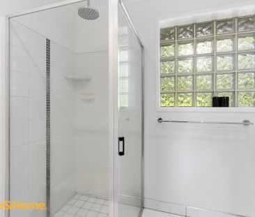 Stunning Family Home - Photo 1