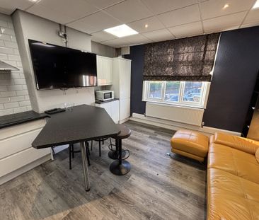 High Street, Sheffield, Swallownest - Photo 2