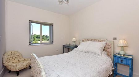 5 bedroom semi-detached house to rent - Photo 4