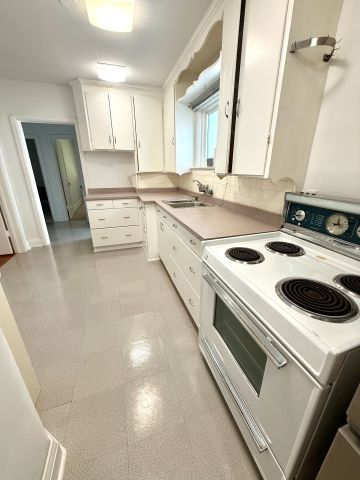 For Lease - 138 Glenwood Crescent, Toronto, Ontario - Photo 3