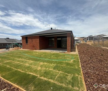 Modern Family Living in a peaceful location - Photo 5