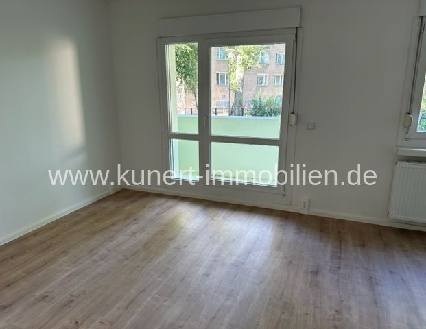 Frisch sanierte 4-Raum-Wohnung mit Balkon und Fahrstuhl in guter Wohnlage von Ha ... - Photo 1
