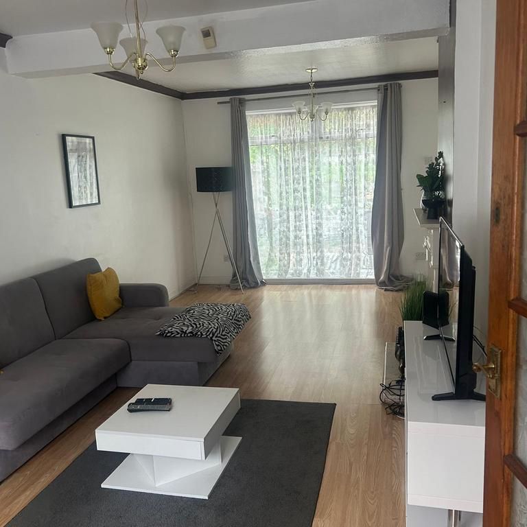 4 bedroom terraced house to rent - Photo 1