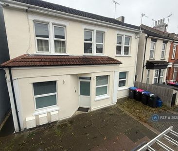 3 bedroom flat to rent - Photo 5