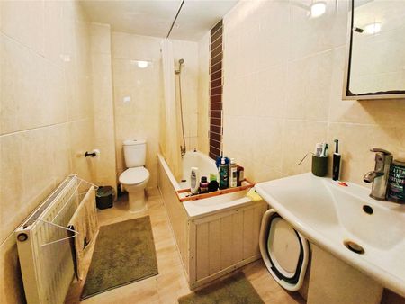 Rushey Green, London, SE6 4HQ - Photo 4