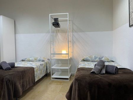 Carrer de Mallorca, Barcelona, Catalonia - Photo 4