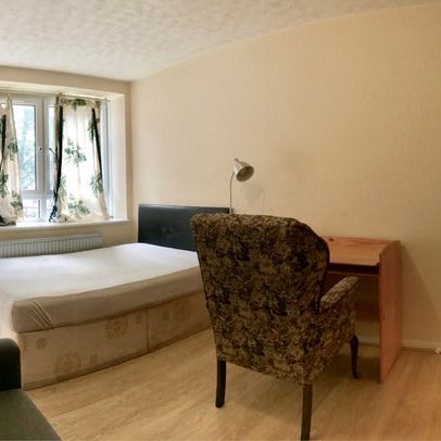 Room in a Shared House, Bush Rd, SE8 - Photo 1