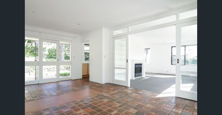 Spacious 3 Bedroom Duplex on the Top floor - Photo 2